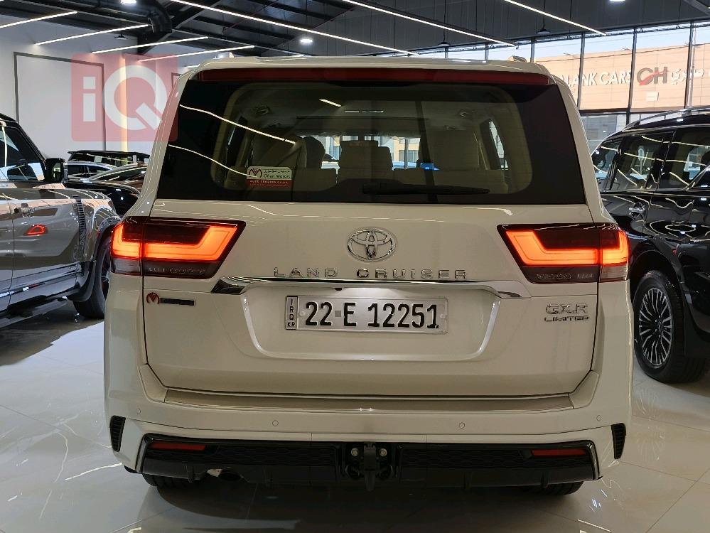 تۆیۆتا لاند کروزەر